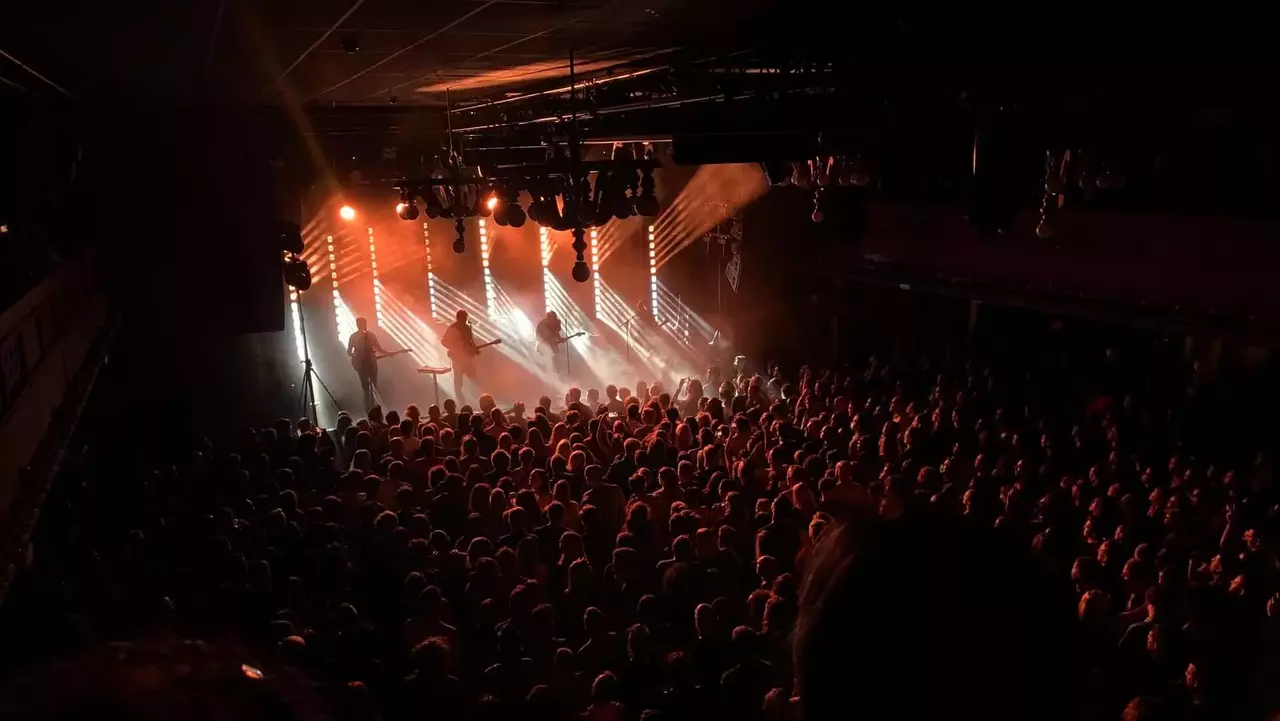 Ksl在sala Apolo D B Audiotechnik