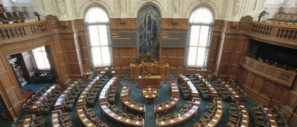 Das Dänische Parlament hört auf d&b