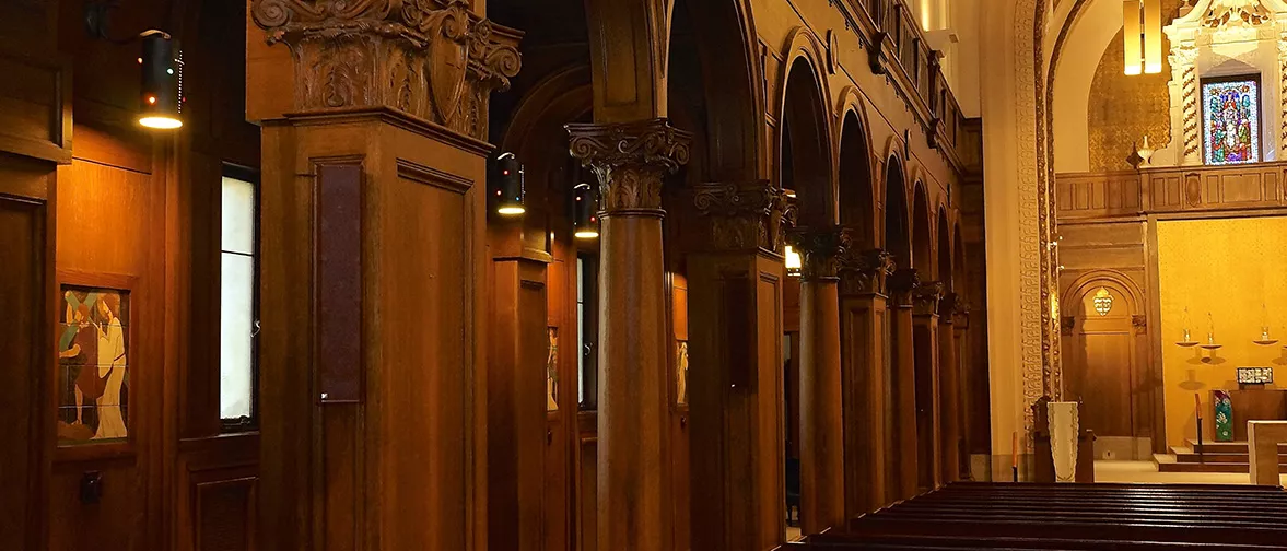 Coloured d&b columns at Carondelet chapel.