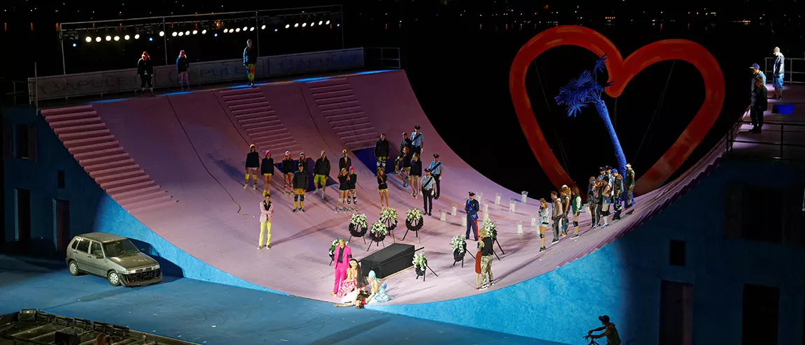 A festival of musicals praises a point source performance. | d&b audiotechnik