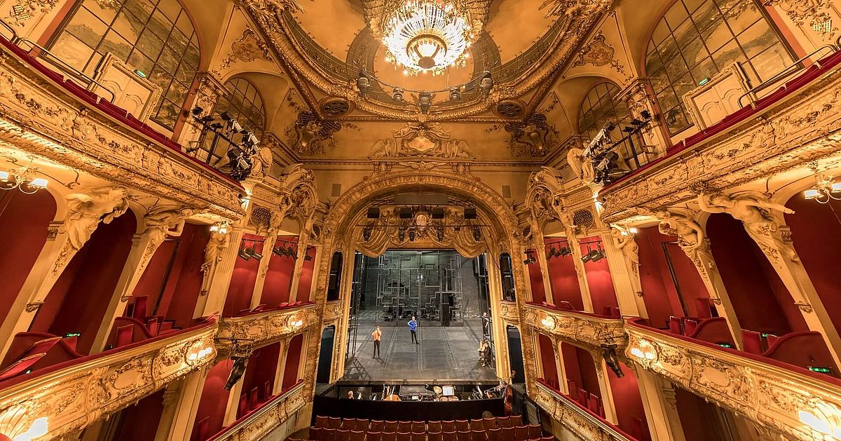 d&b Soundscape elevates the Berliner Ensemble for Threepenny Opera’s ...