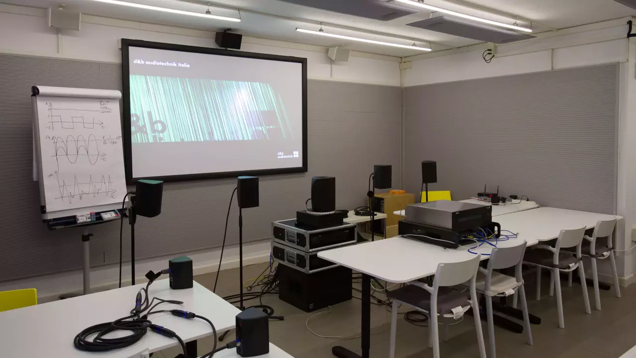 D B Audiotechnik イタリア D B Audiotechnik